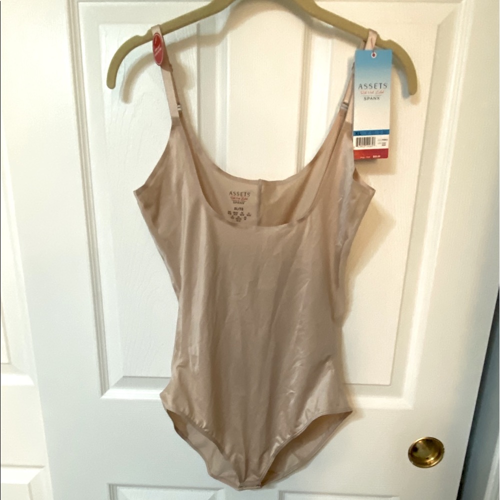NWT ASSETS by SPANX Red Hot Label Luxe & Lean Scalloped Open Bust Body Shaper XL